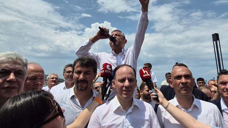 Özgür Özel: Sokakta milletle yürümek iktidara işaret eder