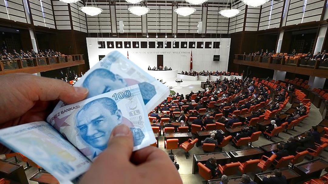 Emekli bayram ikramiyesi için milyonların gözü kulağı açıklanacak rakama çevrildi.