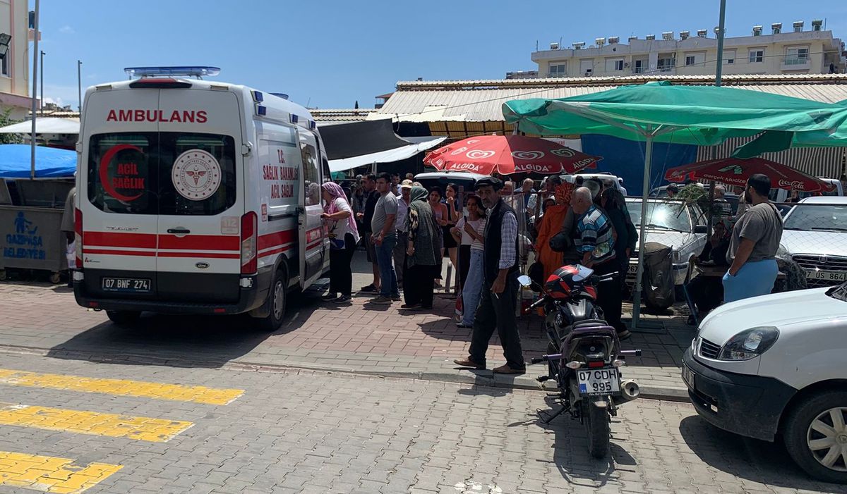 4 yaşındaki çocuğa pazarda yorgun mermi isabet etti