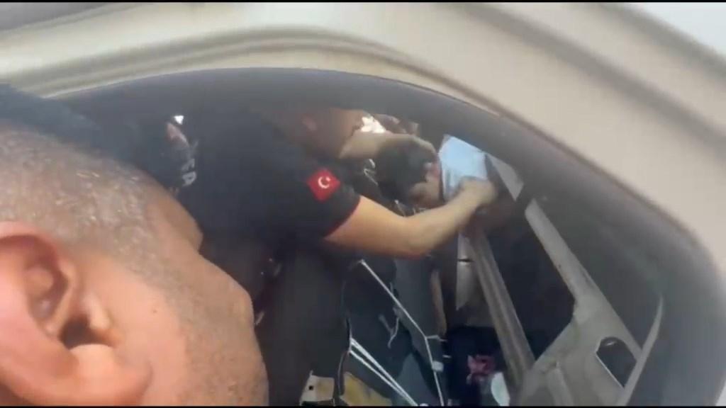 5 yaşındaki çocuğu saatlerce her yerde aradılar! Aracın bagajında kilitli kaldığı ortaya çıktı