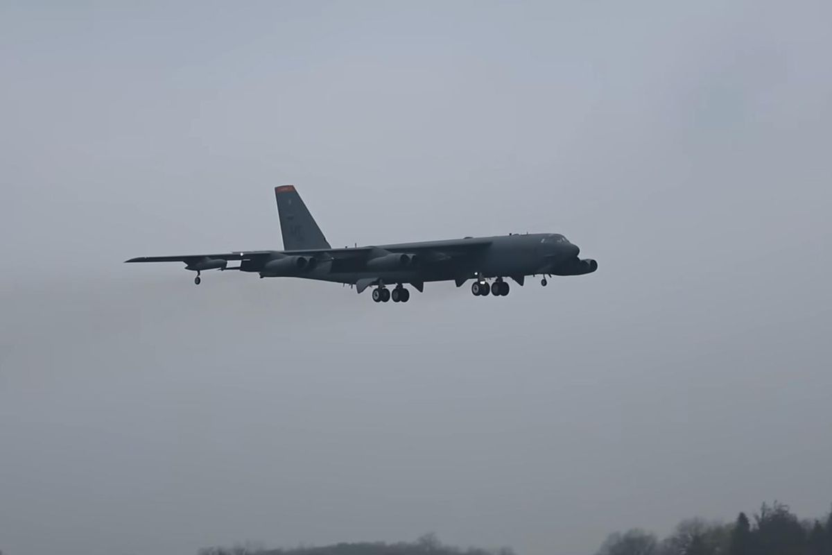 ABD'nin B-52 filosu İran görüşmeleri sürerken İngiltere'den ayrıldı