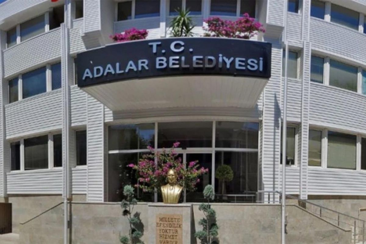 Adalar Belediyesi'ne mali şube baskını: 24 imar dosyasına el konuldu