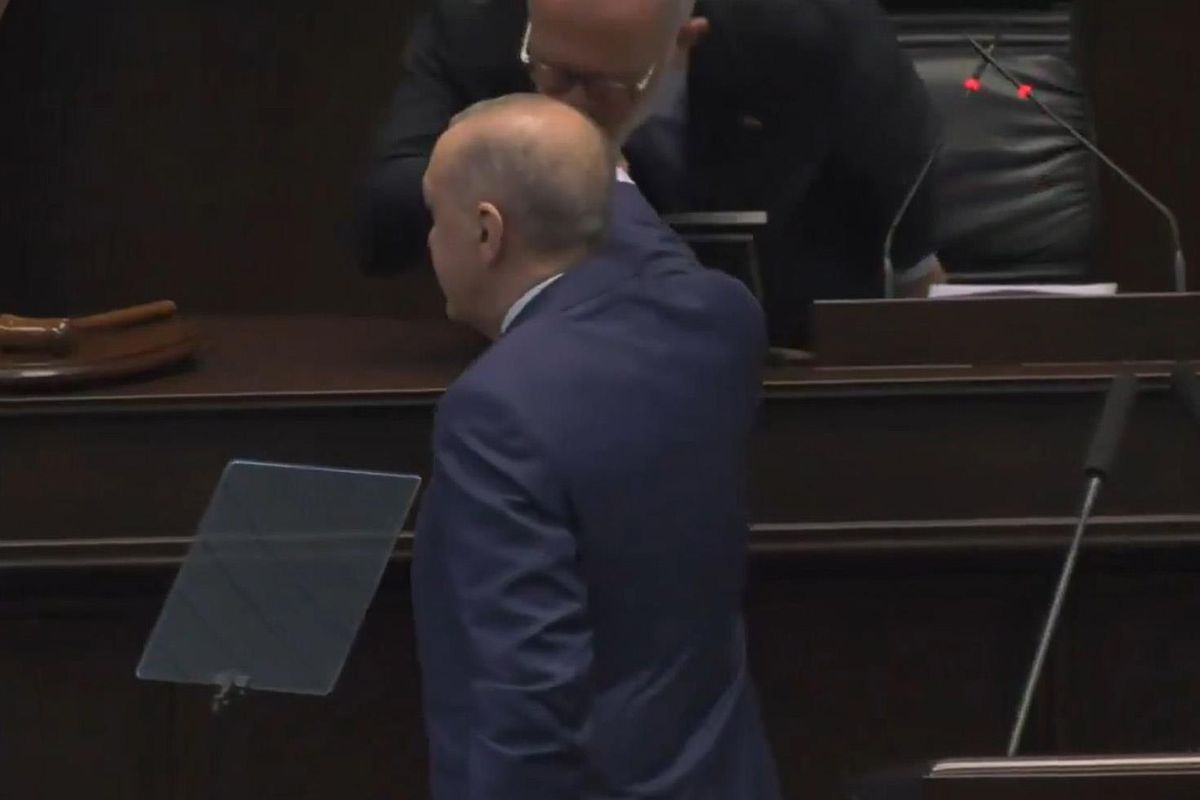 AK Parti grubuna damga vuran an: Cumhurbaşkanı Erdoğan fark edip elini çekti