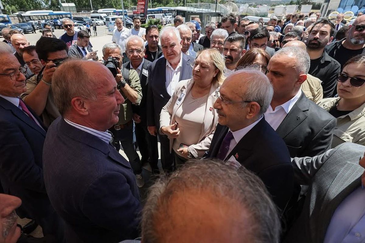 Ankara'da olaylı cenaze! İnce ve Kılıçdaroğlu yıllar sonra aynı karede0