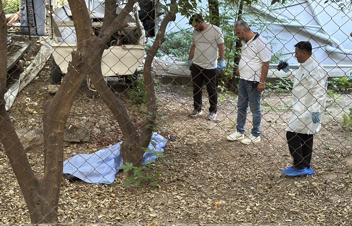 Antalya'da bir kişi apartman bahçesinde ölü bulundu