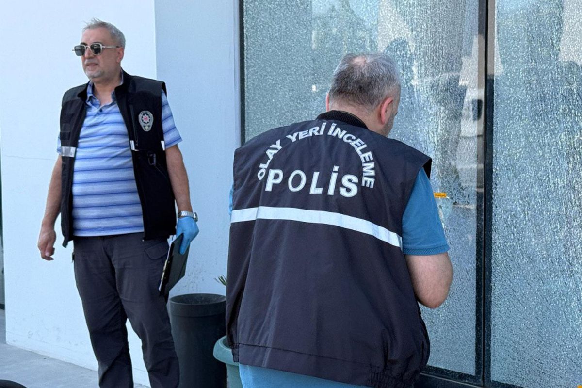 Antalya'da Otokoç galerisine silahlı saldırı