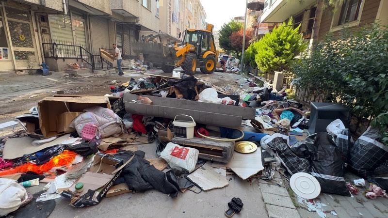 Avcılar'da cezaevinde olduğu için 7 aydır kira ödeyemedi, ev sahibi eşyaları sokağa attı
