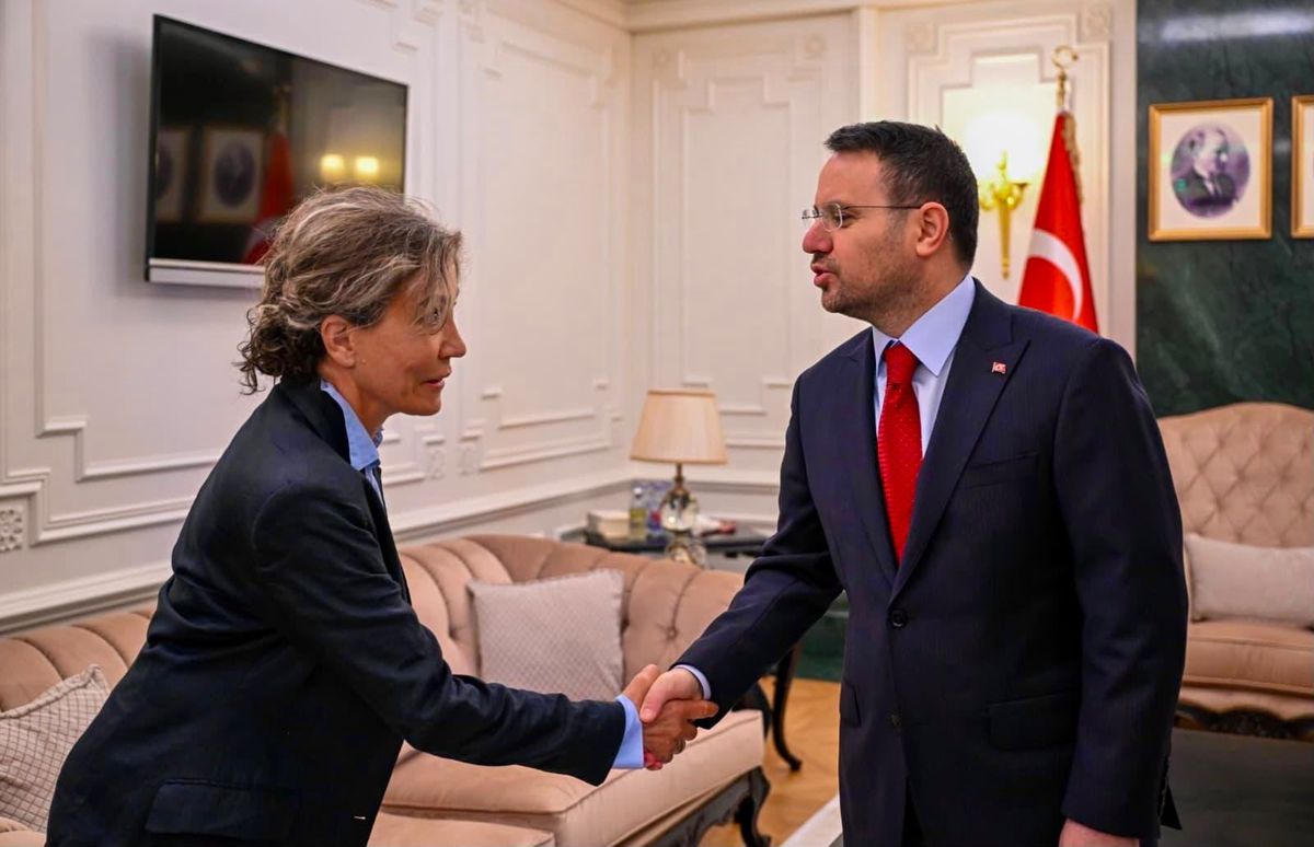 Bakan Gürlek, Behçet Oktay'ın ailesini kabul etti! İşte görüşmeden ilk kareler