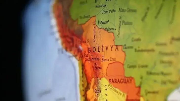 Bolivya'da iki bakan görevlerinden istifa etti