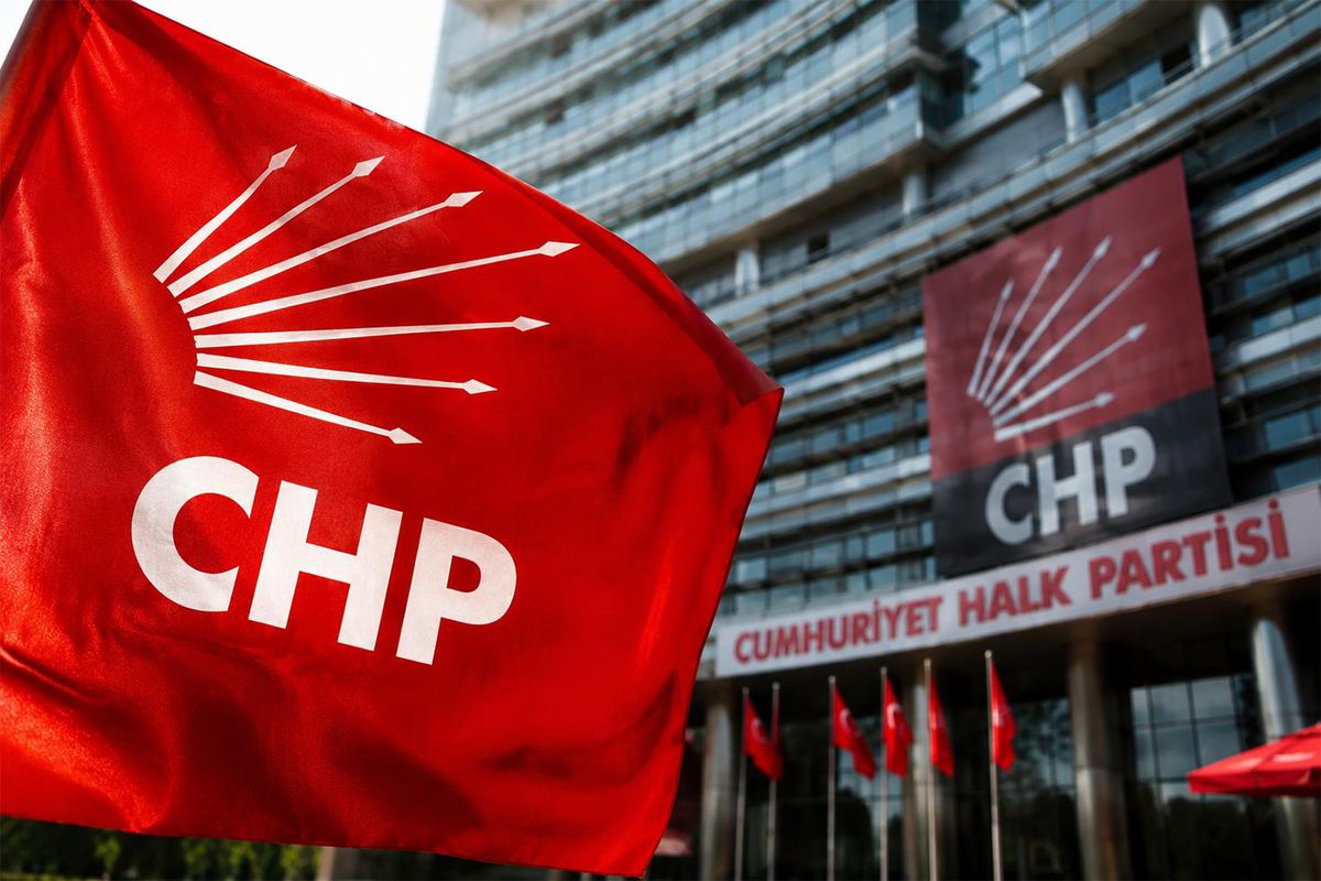CHP’de yargı krizi derinleşiyor: 221 eski milletvekilinden kurultay çağrısı