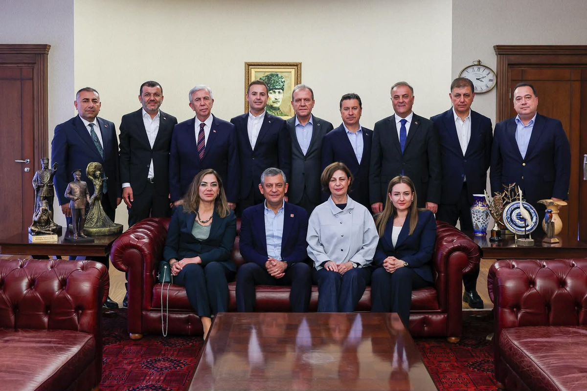 CHP'li büyükşehir belediye başkanları 45 gün içinde olağanüstü Kurultay istedi