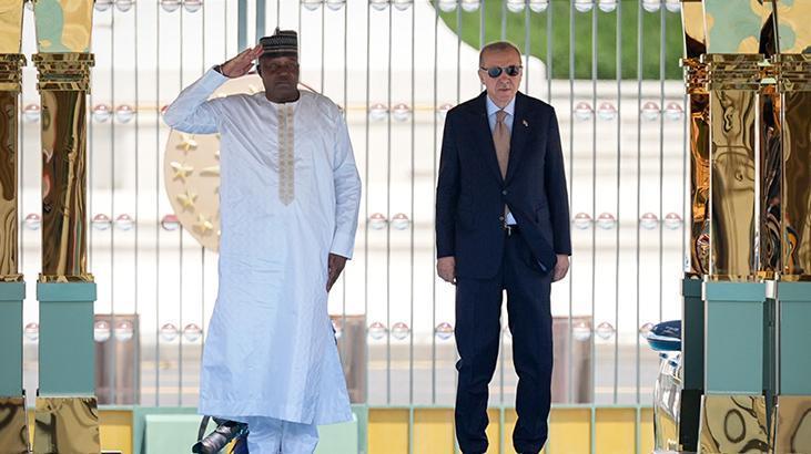 Cumhurbaşkanı Erdoğan, Nijer Cumhurbaşkanı Tchiani'yi resmi törenle karşıladı