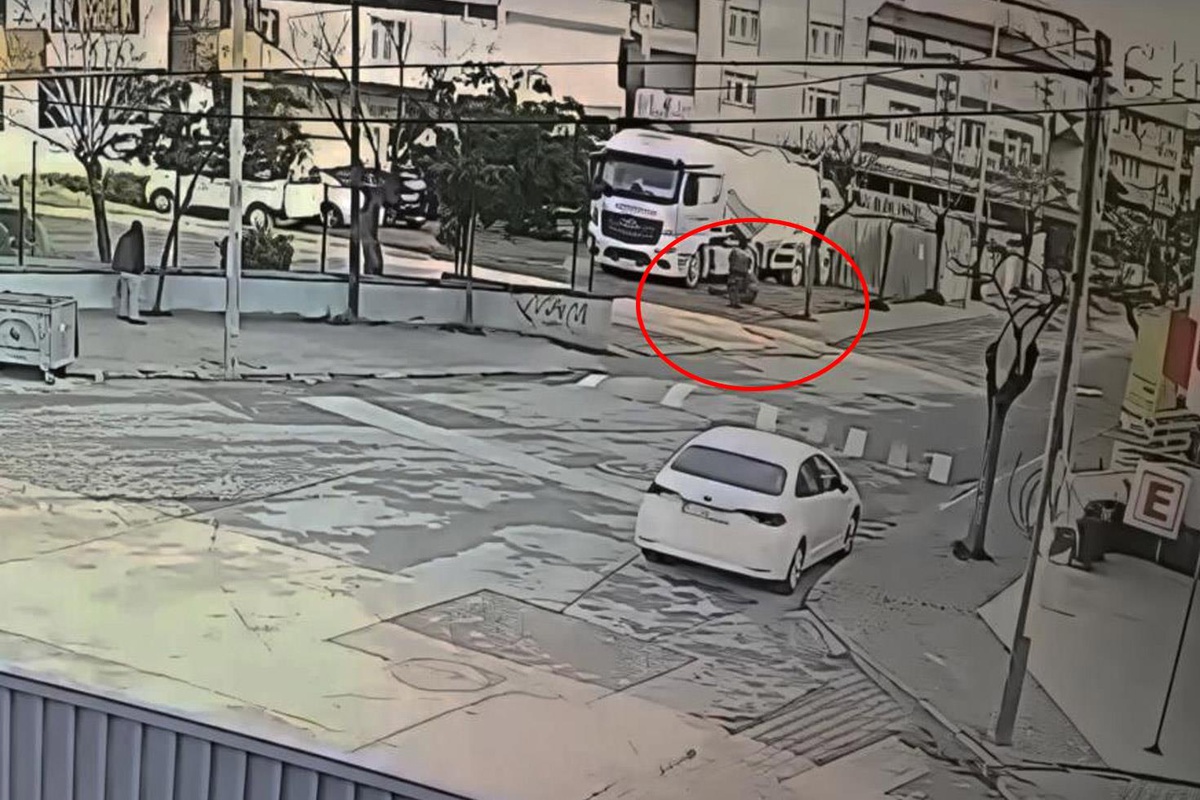 Dehşet anları kamerada! Kasklı katil tırın altından çıkıp kardeşini böyle öldürdü