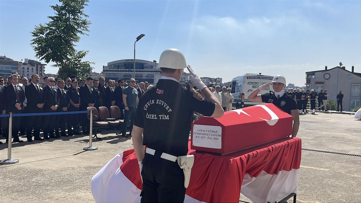Duruşmada hayatını kaybeden savcı için hüzünlü tören