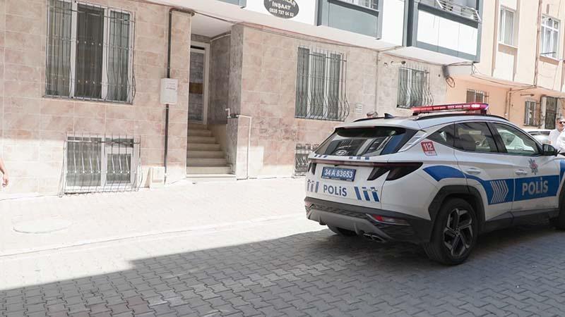 Esenyurt'ta evinin önünde silahlı saldırıya uğrayan kişi hayatını kaybetti