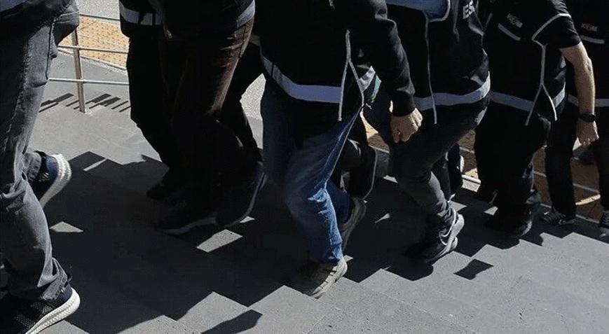 FETÖ'nün güncel bilişim yapılanmasına operasyon! 'Signal' deşifresi sonrası 13 gözaltı kararı