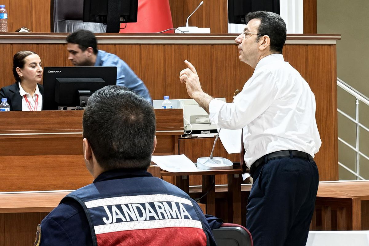 İBB davasında gerginlik! Ekrem İmamoğlu hakim tarafından salondan çıkarıldı