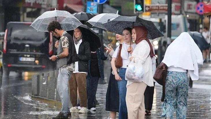 İstanbul'a peş peşe uyarı! Kuvvetli sağanak geliyor: En kritik gün belli oldu