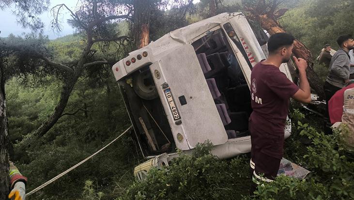 İzmir'de tarım işçilerini taşıyan midibüs devrildi! Çok sayıda yaralı var