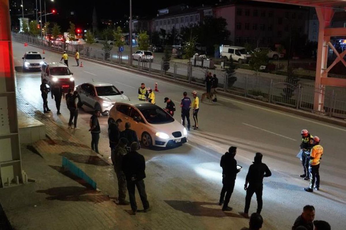 Kayıp genç kız için kent ayağa kalktı! Giriş çıkışlar kapatıldı