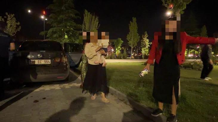 Kayseri'de akılalmaz olay! 10 aylık bebeğini arabada unutan anne gazetecilere saldırdı