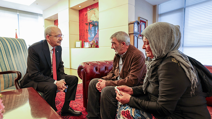 Kemal Kılıçdaroğlu, Altındağ İlçe Başkanlığının eski binasında kalan Kolukısa çiftini kabul etti
