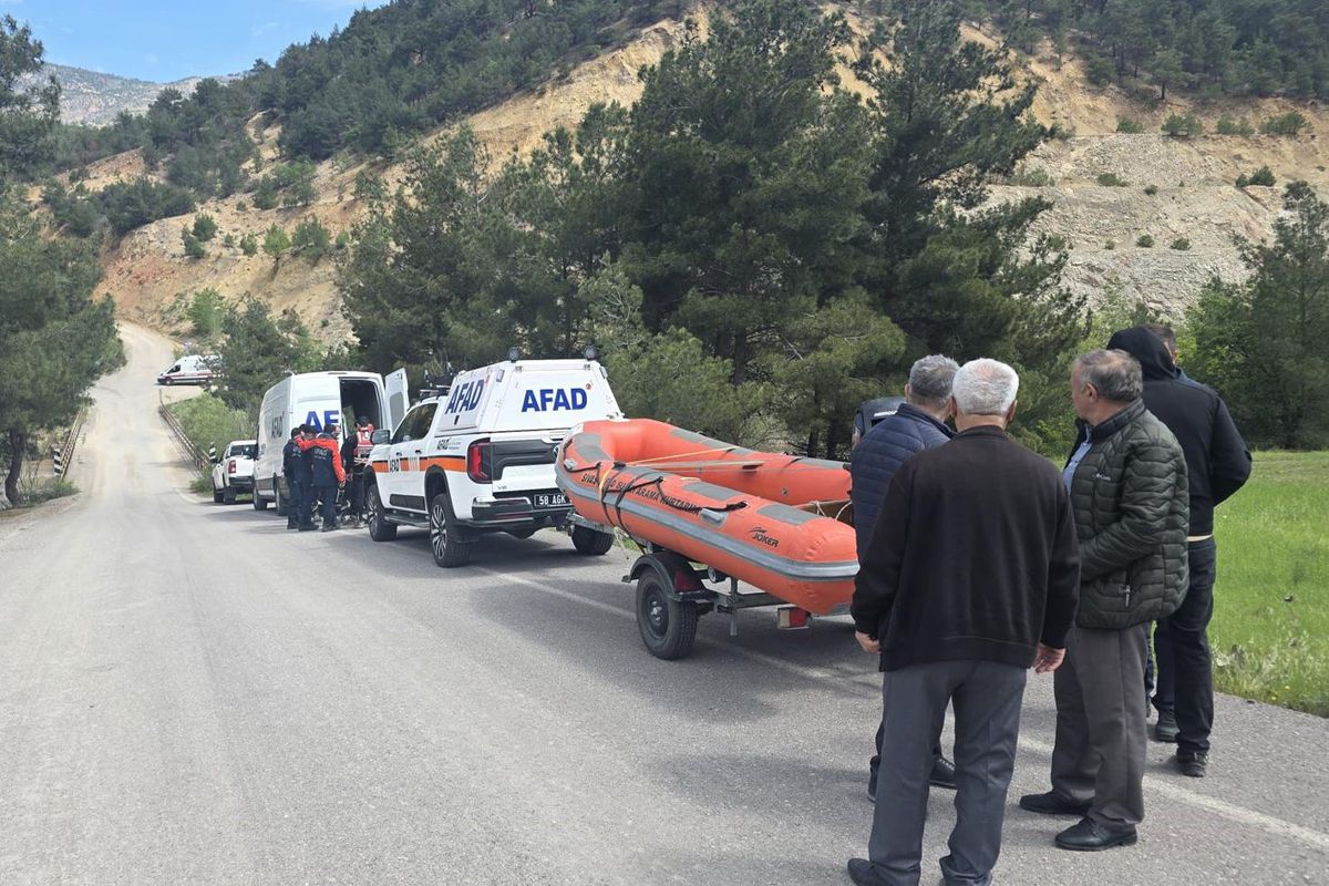 Kız çocuğu kazanın şokuyla kendini çaya attı, akıntıya kapılıp kayboldu