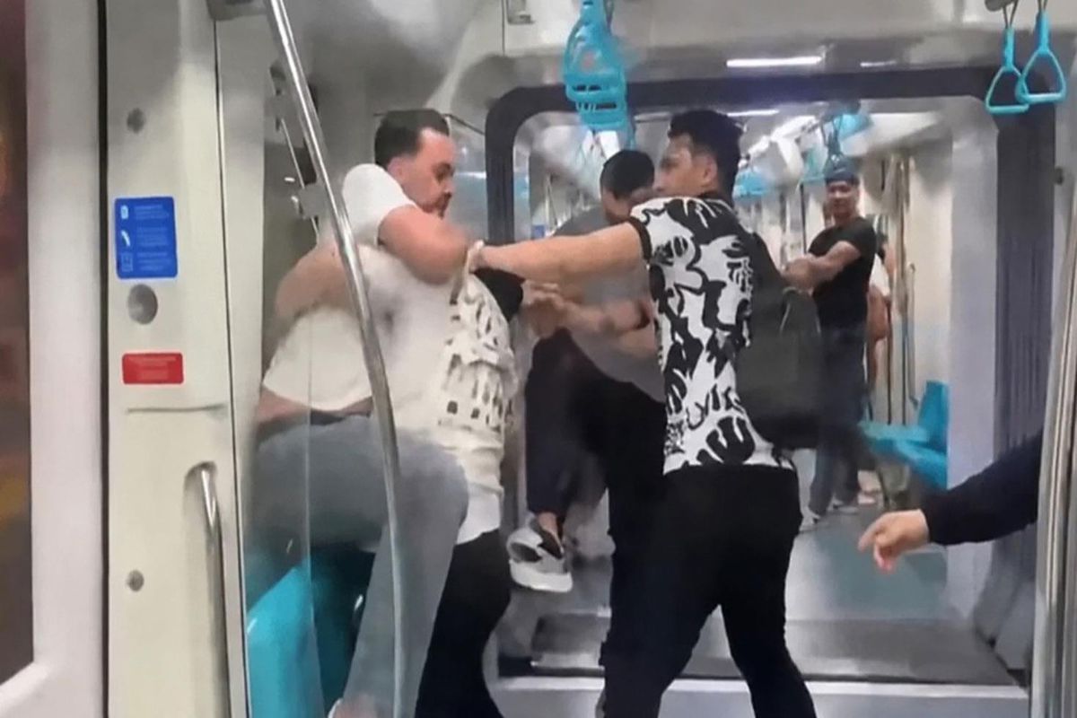 Marmaray’da tekmeli yumruklu havada uçuştu: Müdahale eden güvenlik görevlisi de hedef oldu