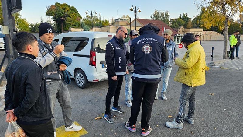 Nevşehir'de 25 kaçak göçmen yakalandı