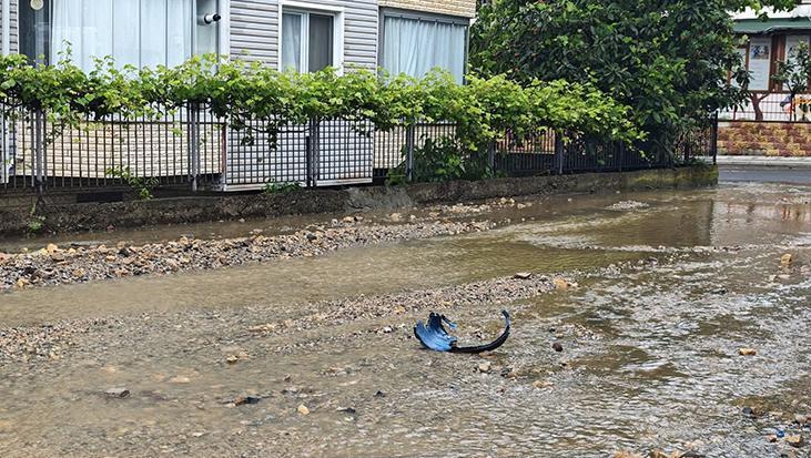 Ordu'da hayat durdu! Sağanak nedeniyle dakikalar içinde sokaklar göle döndü