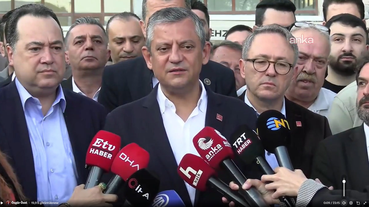 Özel'den namaz çıkışı 