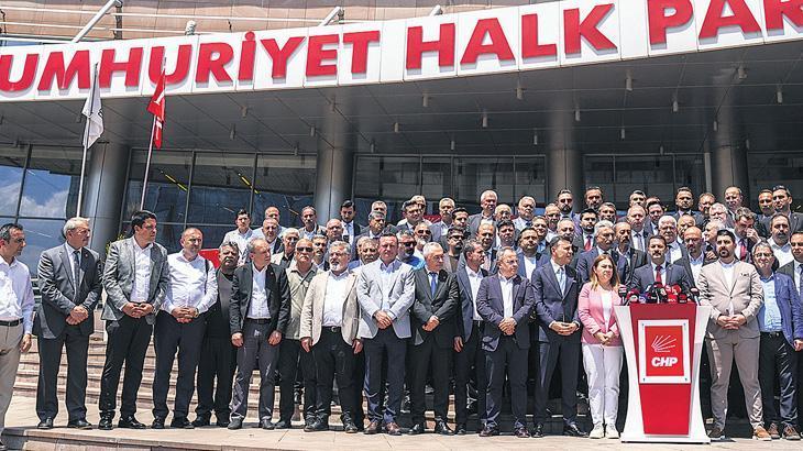 Özgür Özel cephesinden kritik hamle: Kurultay için imzalar sunuldu
