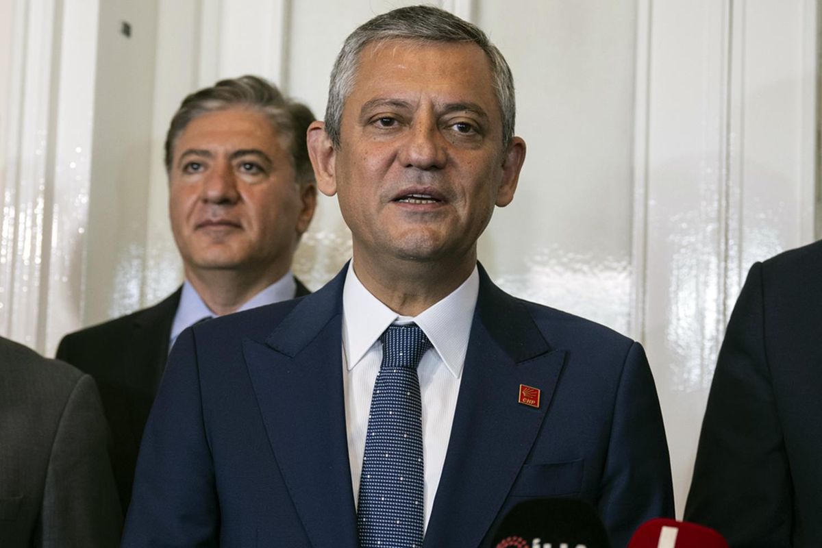Özgür Özel kendine yeni ünvanı buldu: Cumhuriyet Halk Partisi lideri
