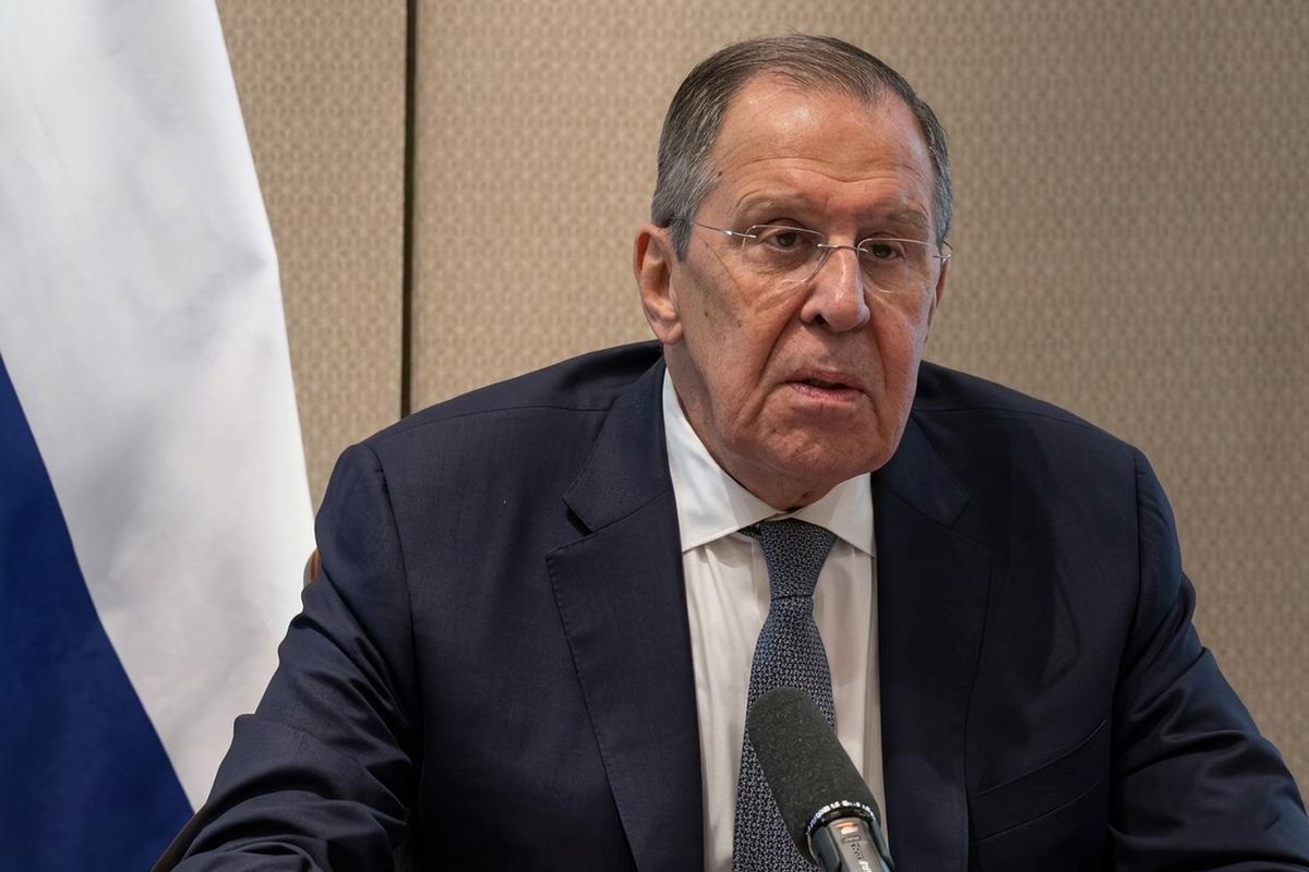 Rusya Dışişleri Bakanı Lavrov'dan gazeteciye tehdit: Bırakmazsan sana silah çekecekler