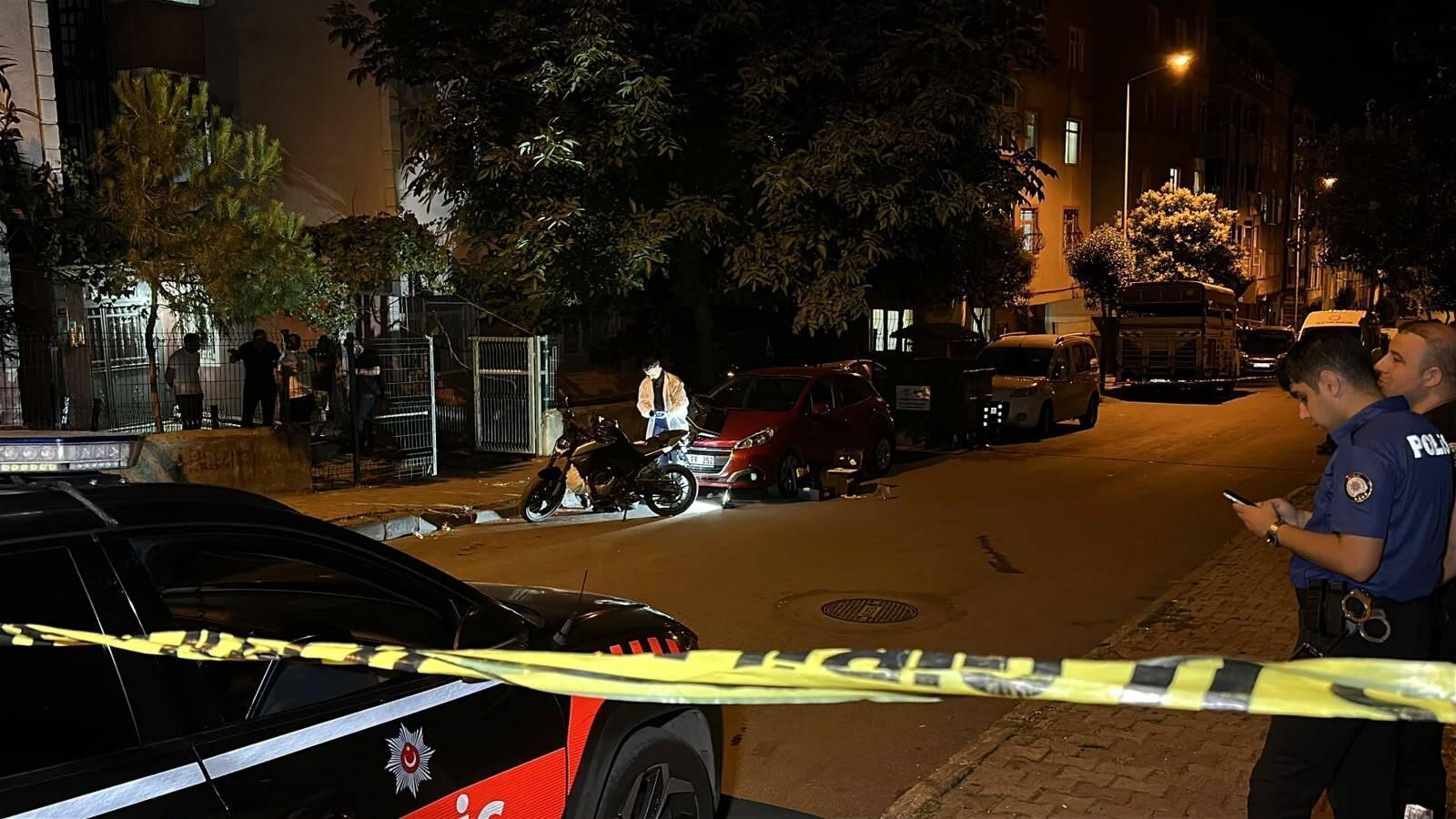 Sultangazi’de motosikletli şüphelilerin silahlı saldırısında ağır yaralandı