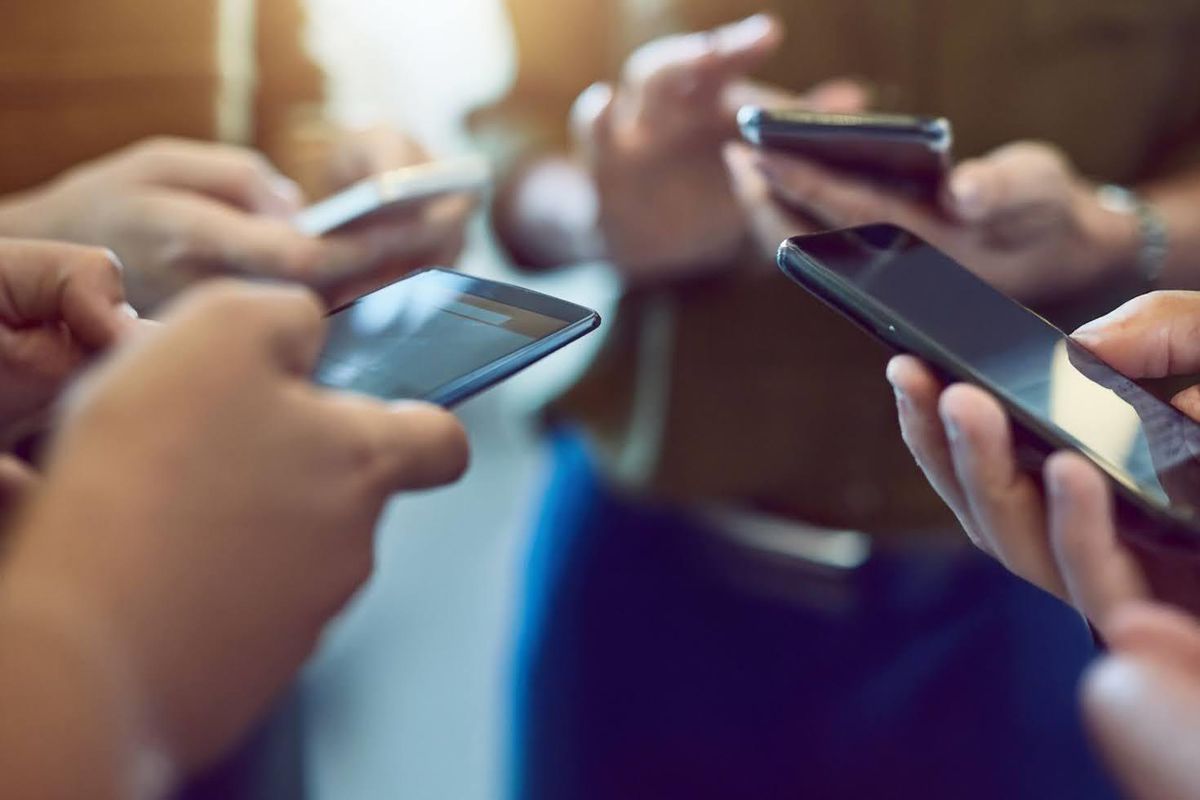 Telefonlara gelen mesaj endişe yarattı: Savaşa mı giriyoruz?