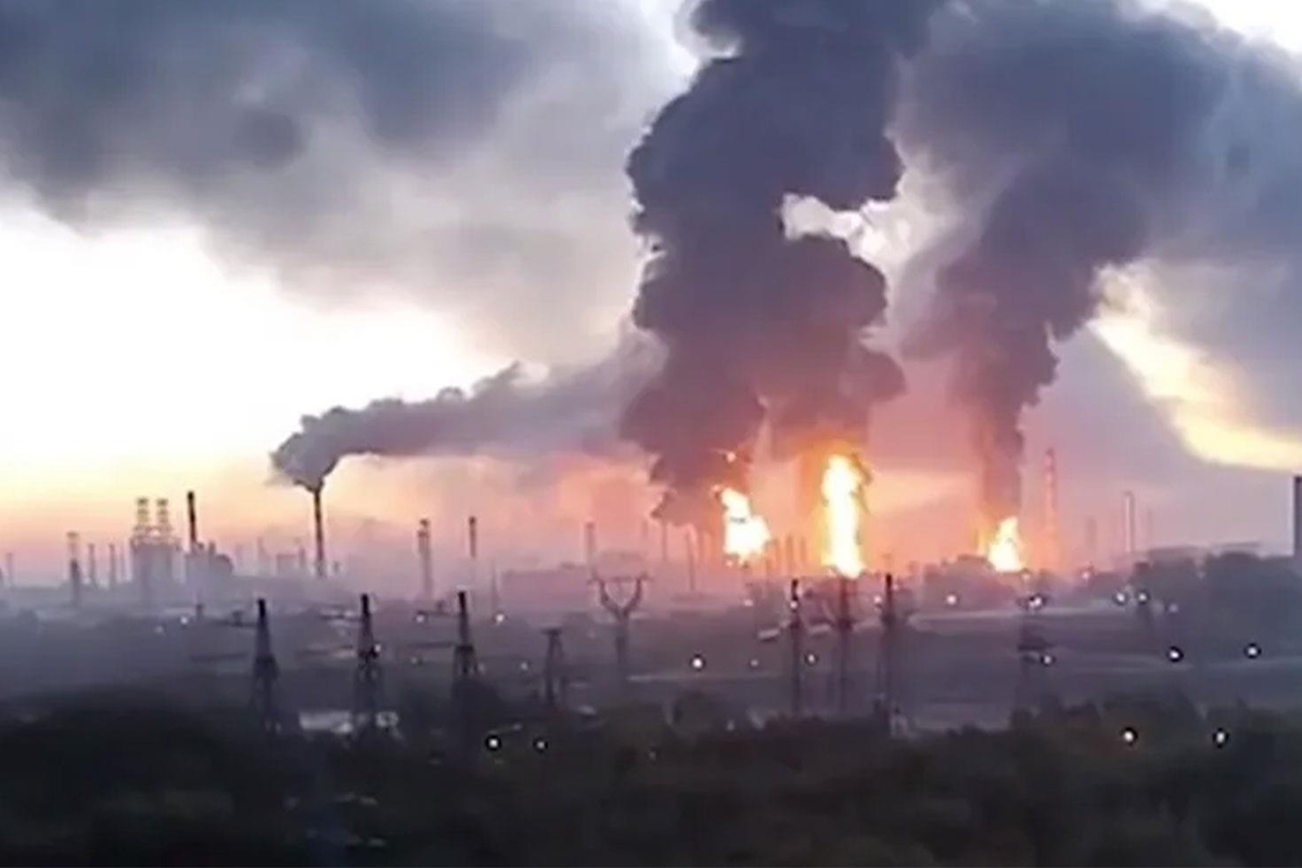Ukrayna, Rusya’nın başkenti Moskova’daki petrol rafinerisini vurdu