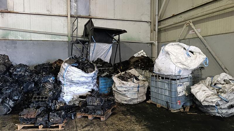 Yurt dışına sevk edilmesi gereken araç ve motor parçaları bir depoda ele geçirildi