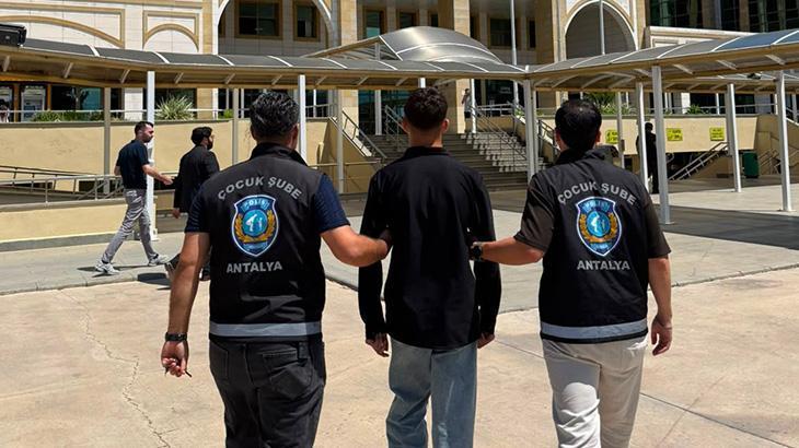 12'den sonra Antalya'da devlet biziz paylaşımı yapmıştı, gözaltına alındı