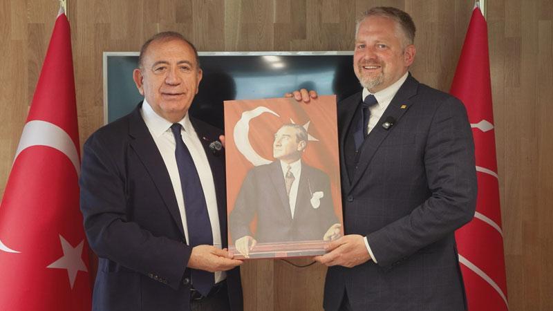 Gürsel Tekin ile bir araya gelen Liberland Cumhurbaşkanı Jedlicka: Vatandaşlık için Türkiye'den 80 bin başvuru var