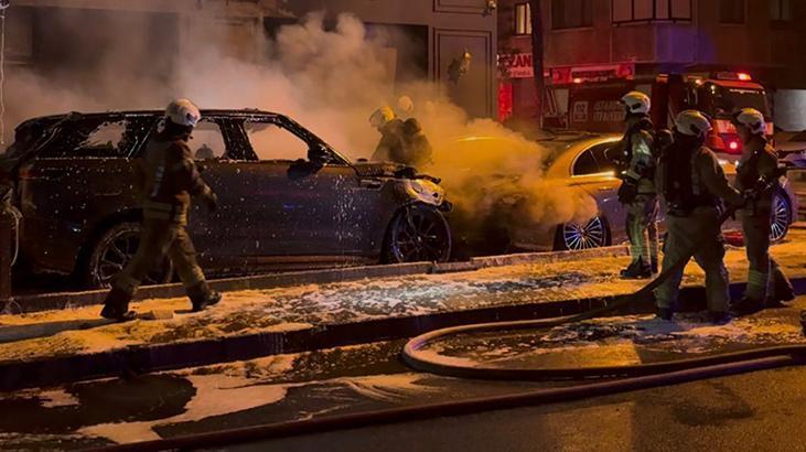 Kadıköy’de oto galeride yangın: 4 araç küle döndü