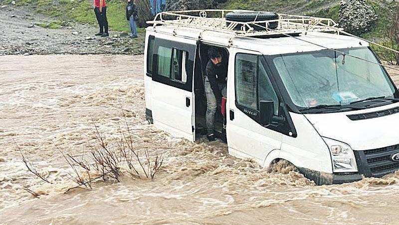 Köy yolunda ecel çıkmazı
