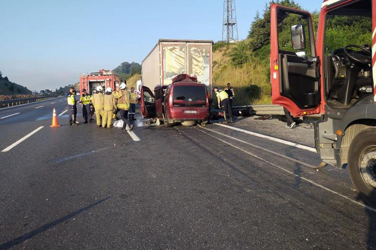 Kuzey Marmara Otoyolu'nda korkunç kaza! 1'i bebek 3 kişi hayatını kaybetti