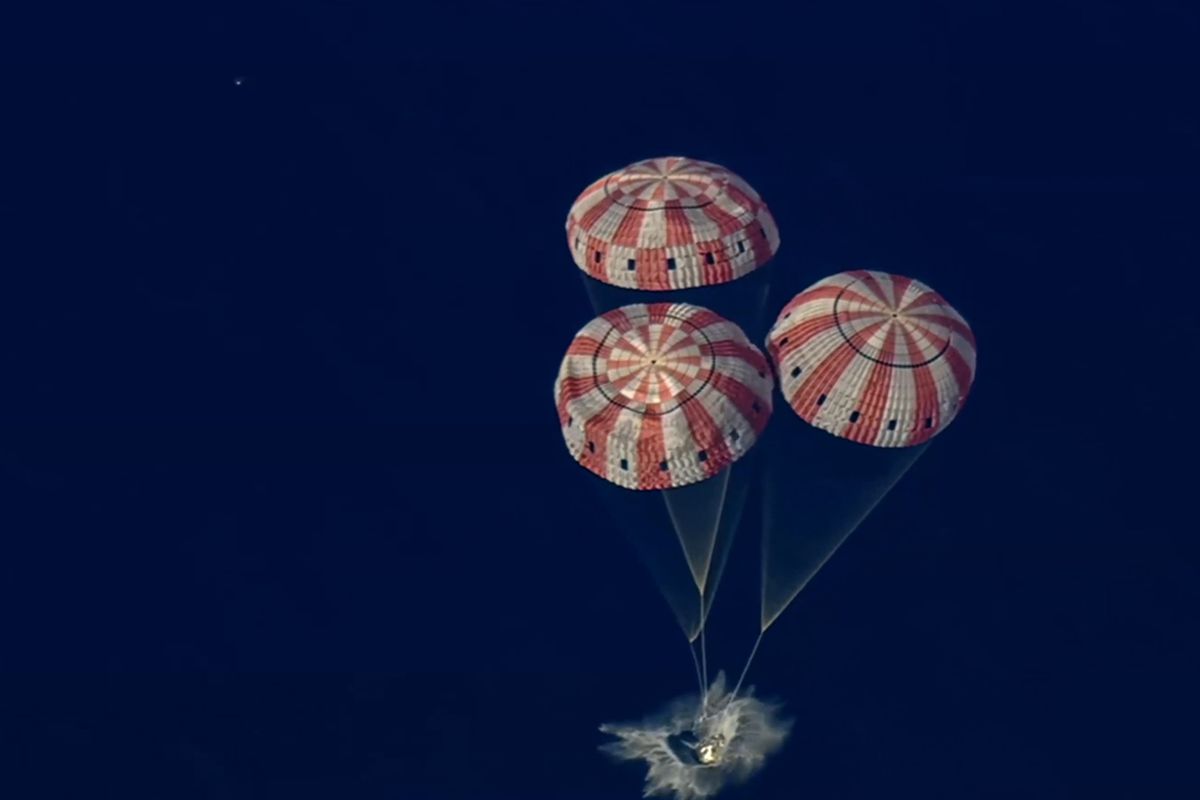 NASA'nın tarihi görevinde 4 astronot Dünya'ya ulaştı