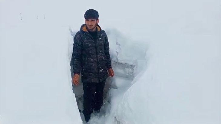 Nisan ayında insan boyu kar! Kentte şaşkına çeviren manzara
