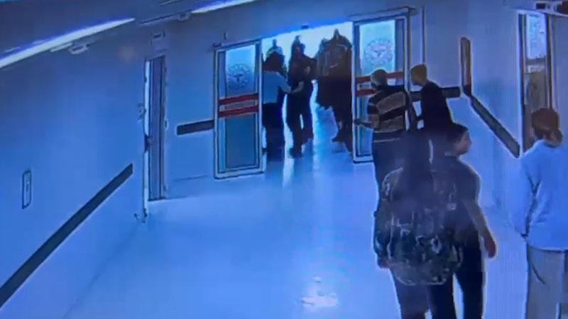 Radyasyon odasına zorla giren hasta yakını, doktora saldırdı