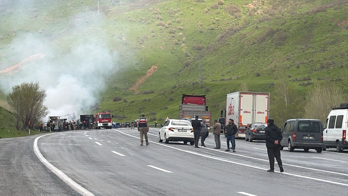 Tatvan'da Tır Kazası: 2 Ölü