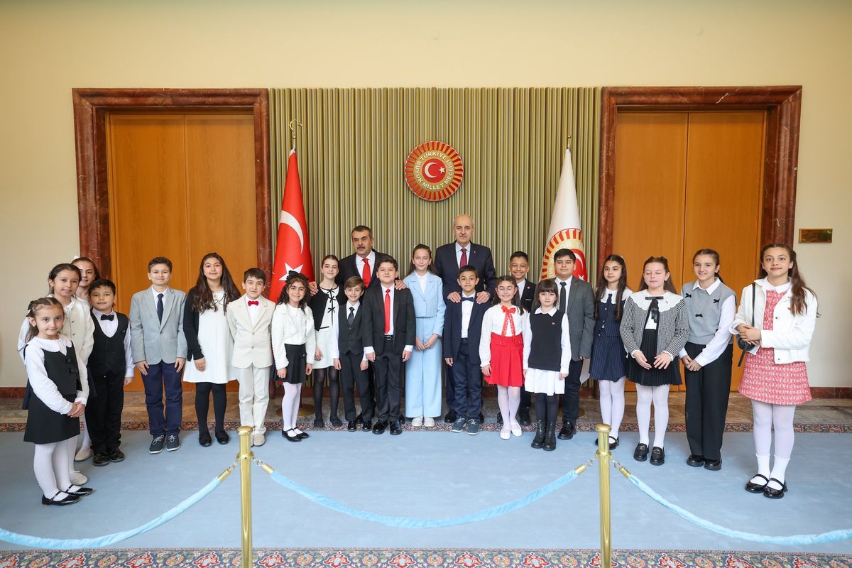 TBMM Başkanı Kurtulmuş, koltuğunu 6. sınıf öğrencisi İnci'ye devretti! İşte verdiği mesaj