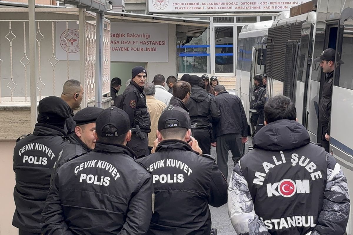 Uşak Belediyesi'ne yönelik ikinci dalga operasyonda 16 kişi tutuklandı